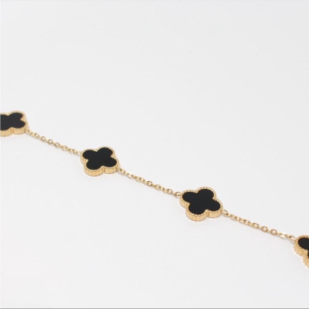 Black Onyx Gold 5 Quatrefoil Clover Motif Bracelet - Picture 4 of 7